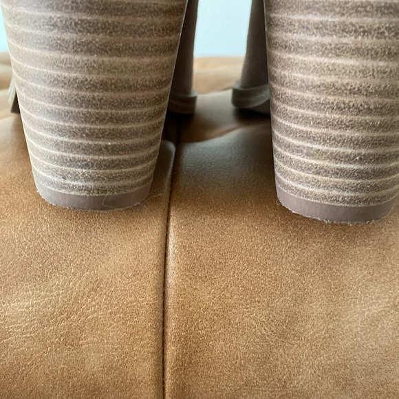 Vince Camuto Ginsel Booties - Picture 5 of 6